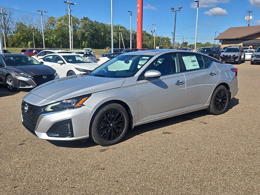 New 2025 Nissan Altima 2.5 SV w/ SV Special Edition Package image 3