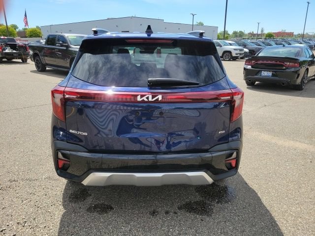 Used 2024 Kia Seltos EX AWD/4WD image 4