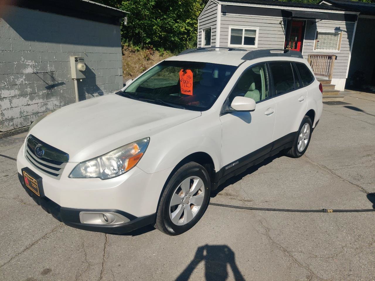 Used 2012 Subaru Outback 2.5i Premium AWD/4WD image 2
