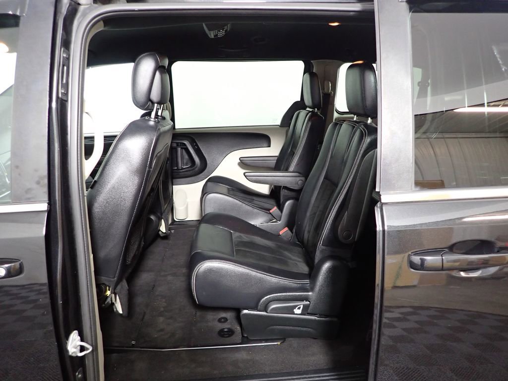Used 2017 Dodge Grand Caravan SXT image 39