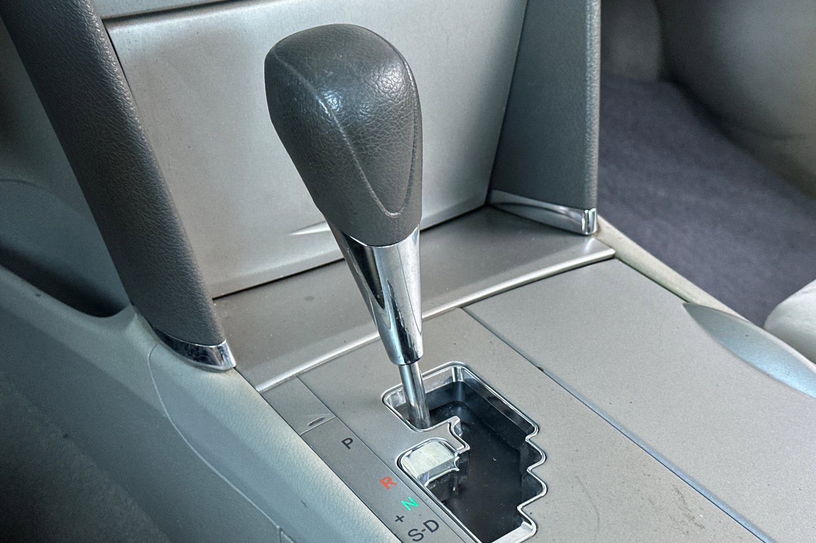 Used 2010 Toyota Camry FWD image 19