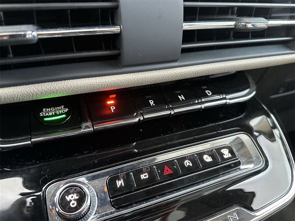 Used 2025 Lincoln Corsair FWD w/ Equipment Group 101A image 20