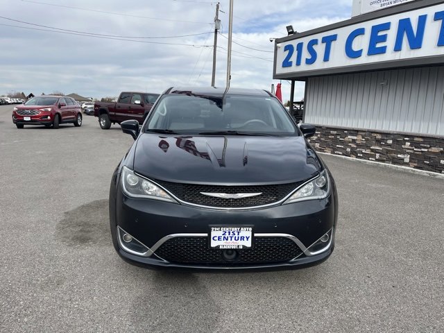 Used 2020 Chrysler Pacifica Touring w/ Advanced Safetytec Group image 3