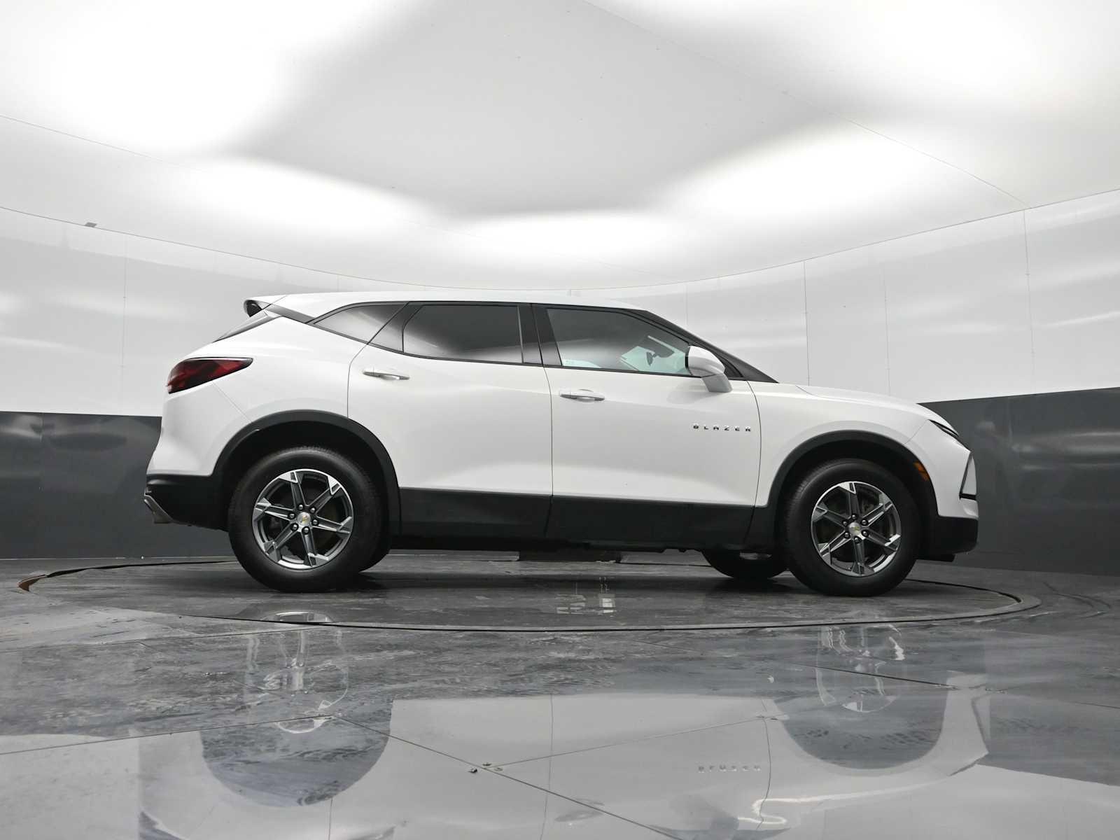 Used 2023 Chevrolet Blazer LT AWD/4WD image 32