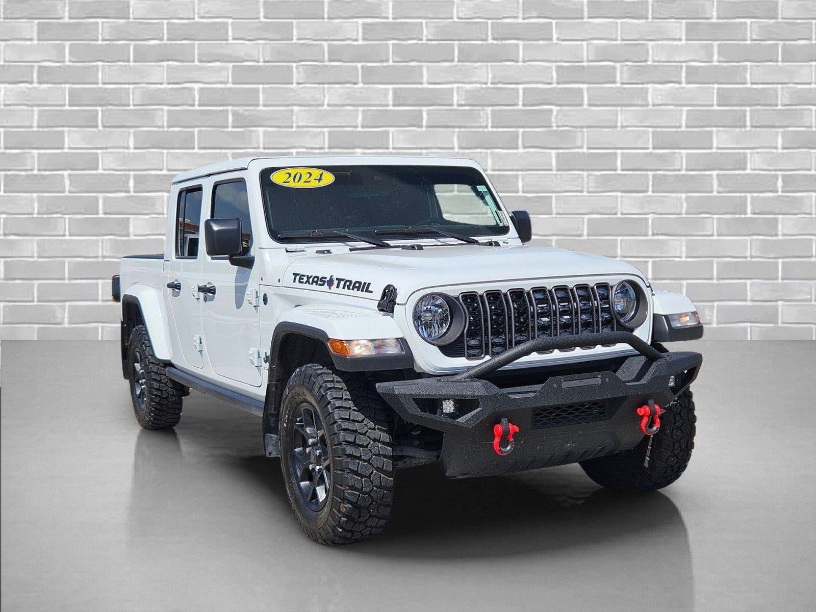 Used 2024 Jeep Gladiator Sport AWD/4WD image 3