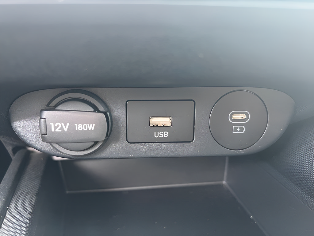 Used 2026 Hyundai Elantra SE FWD image 27
