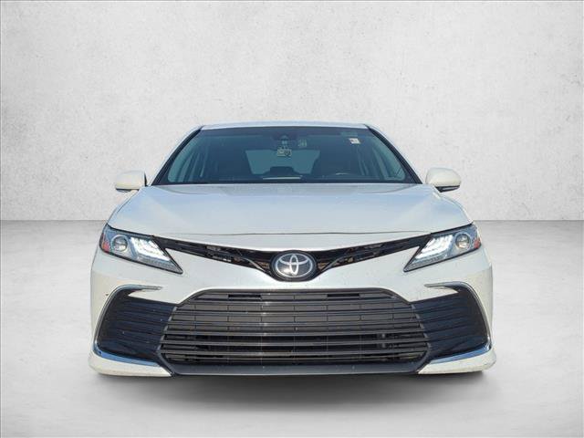 Used 2022 Toyota Camry XLE FWD image 3