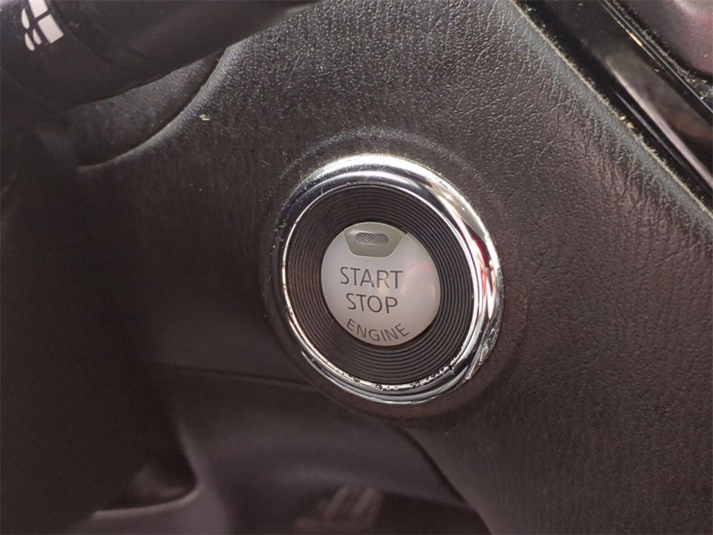 Used 2018 Nissan Pathfinder SV image 15