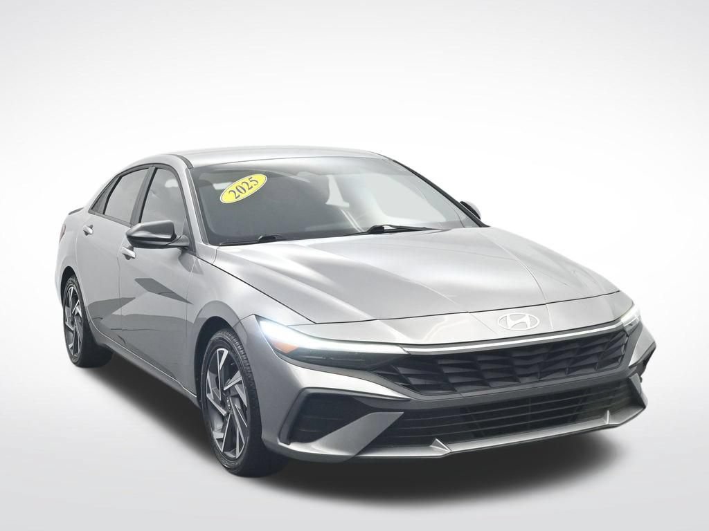 Used 2025 Hyundai Elantra Sport FWD image 3