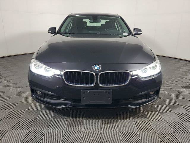 Used 2018 BMW 320i xDrive Sedan AWD/4WD image 2