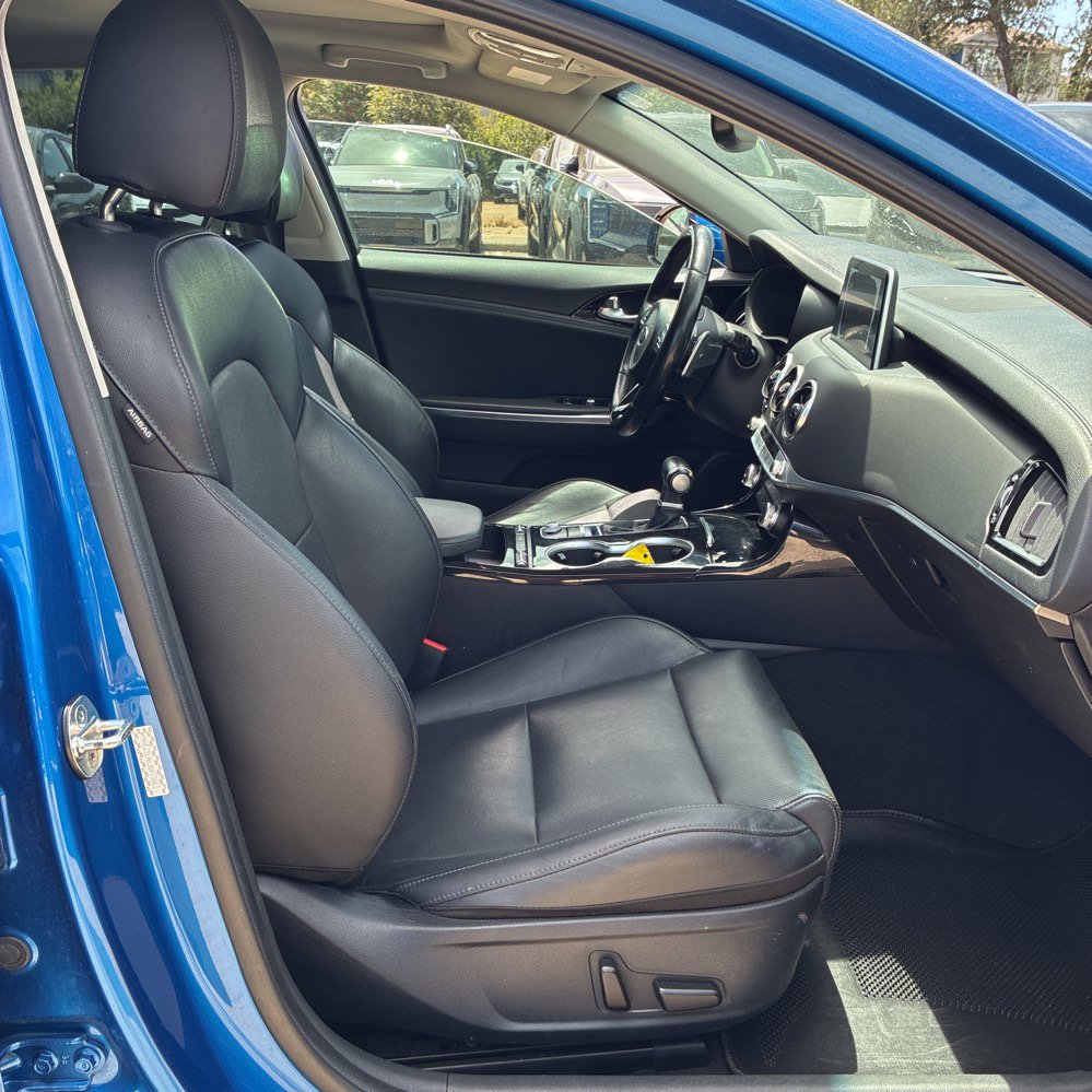 Used 2018 Kia Stinger Premium RWD image 10