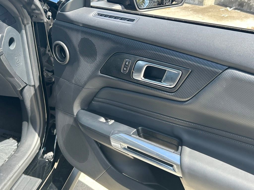 Used 2025 Ford Mustang Premium image 31