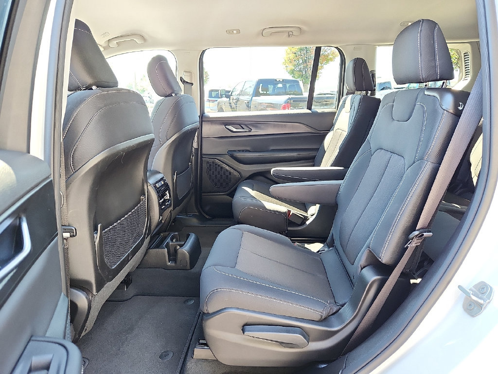 Used 2023 Jeep Grand Cherokee L Laredo w/ Luxury Tech Group I RWD image 11