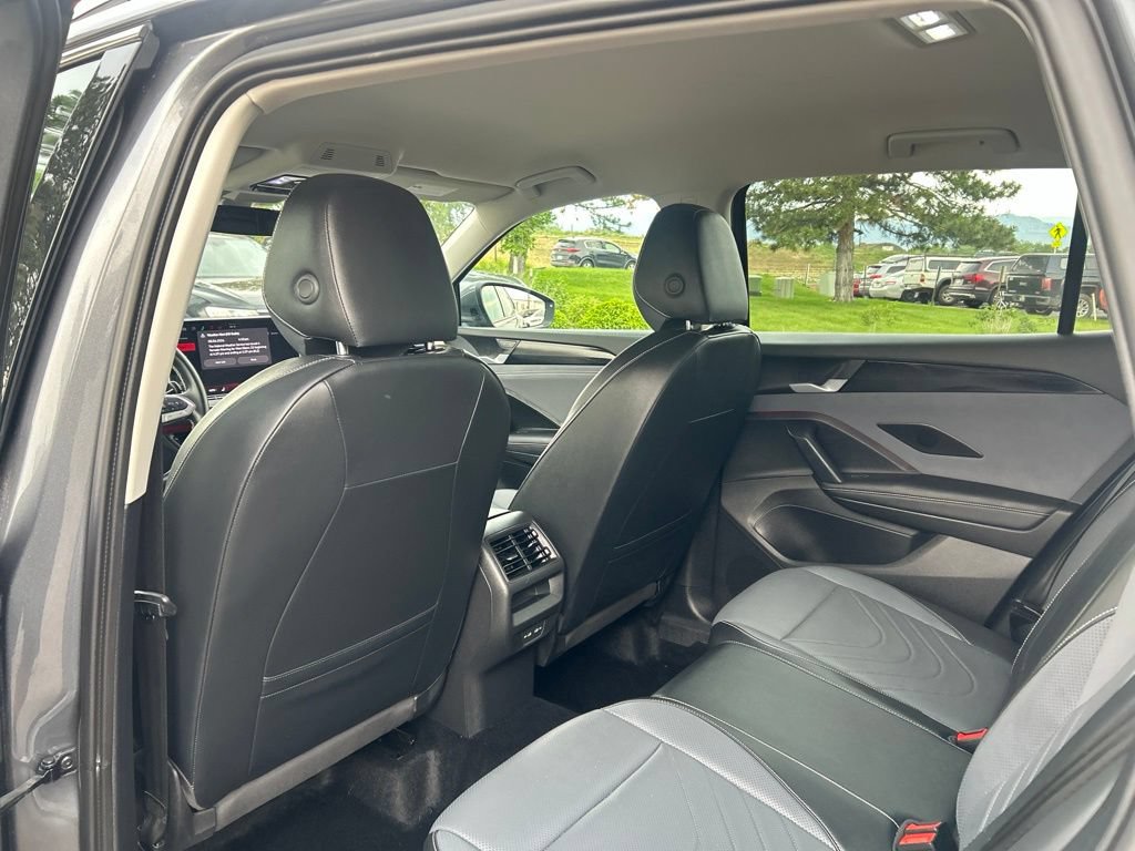 Used 2026 Volkswagen Tiguan SE AWD/4WD image 18