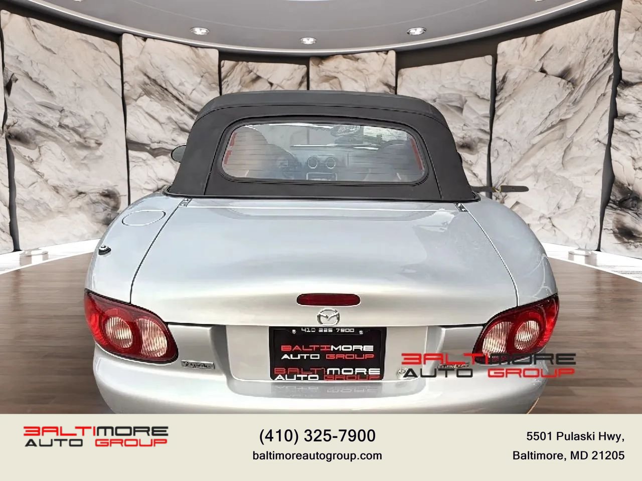 Used 2004 MAZDA MX-5 Miata w/ Cloth Azure Blue Pkg RWD image 5