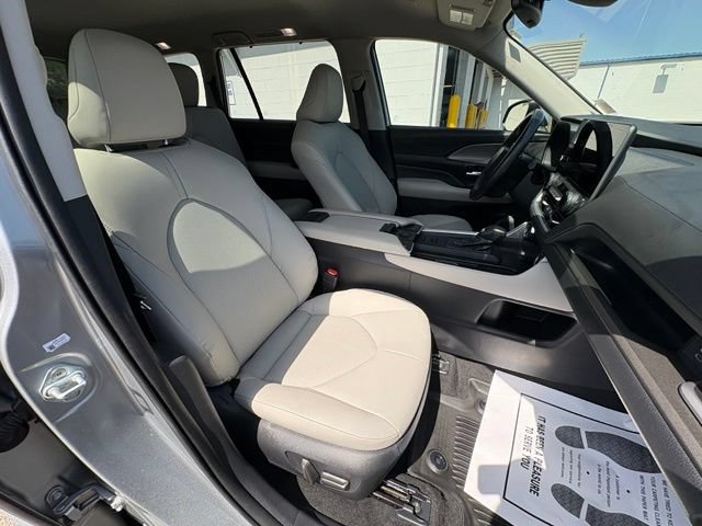 Used 2024 Toyota Grand Highlander AWD image 29