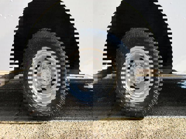 Used 2011 Ford E-350 and Econoline 350 Super Duty w/ Air Conditioning Prep Pkg RWD image 28