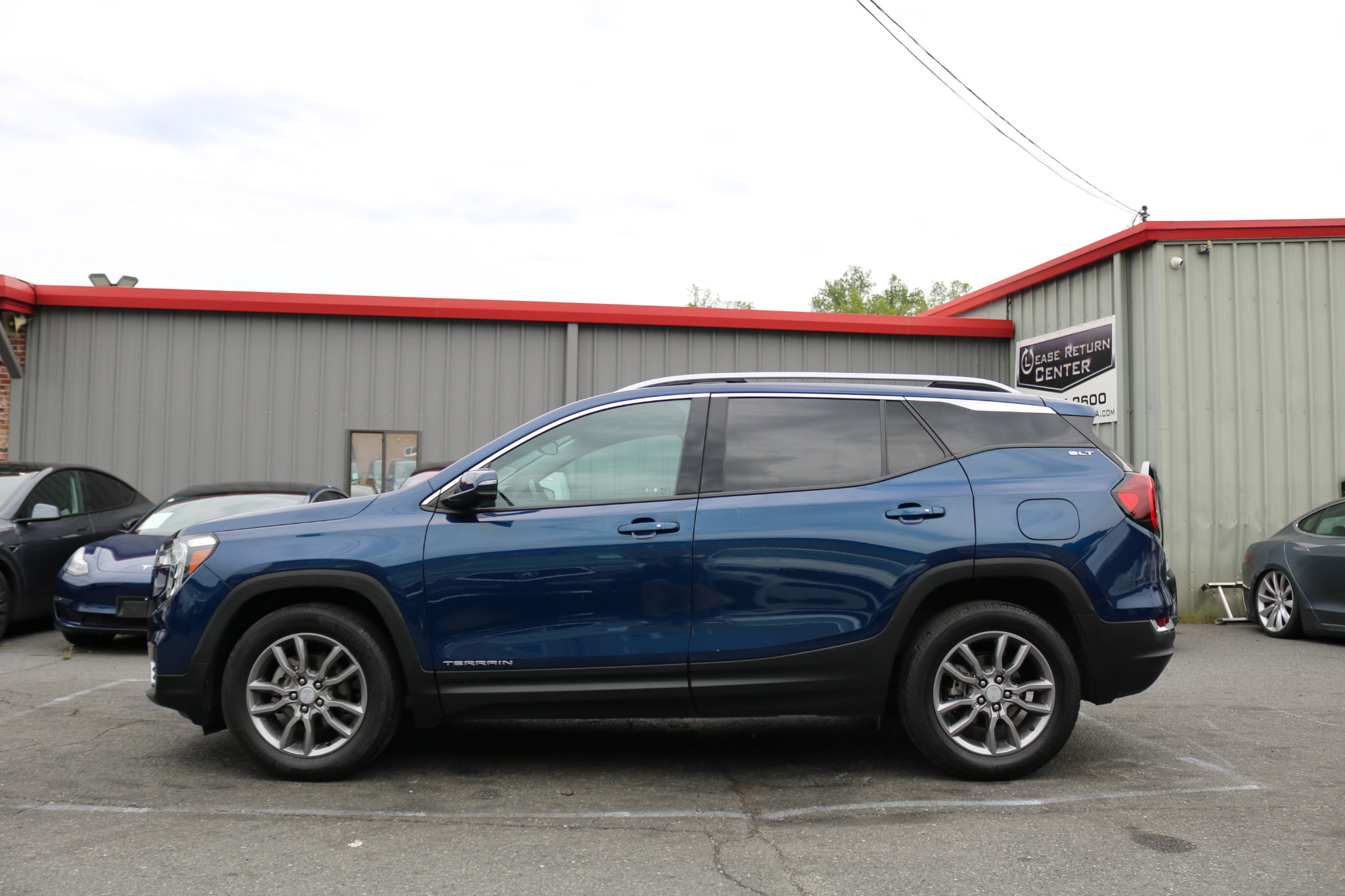 Used 2023 GMC Terrain SLT image 4
