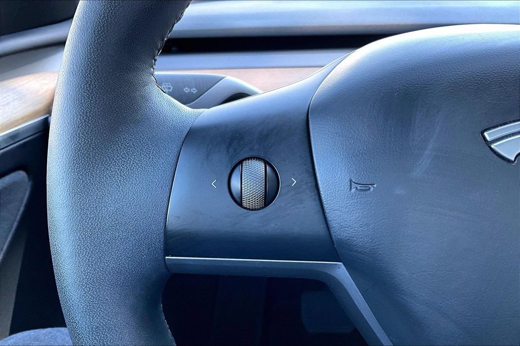 Used 2023 Tesla Model Y Long Range AWD/4WD image 18