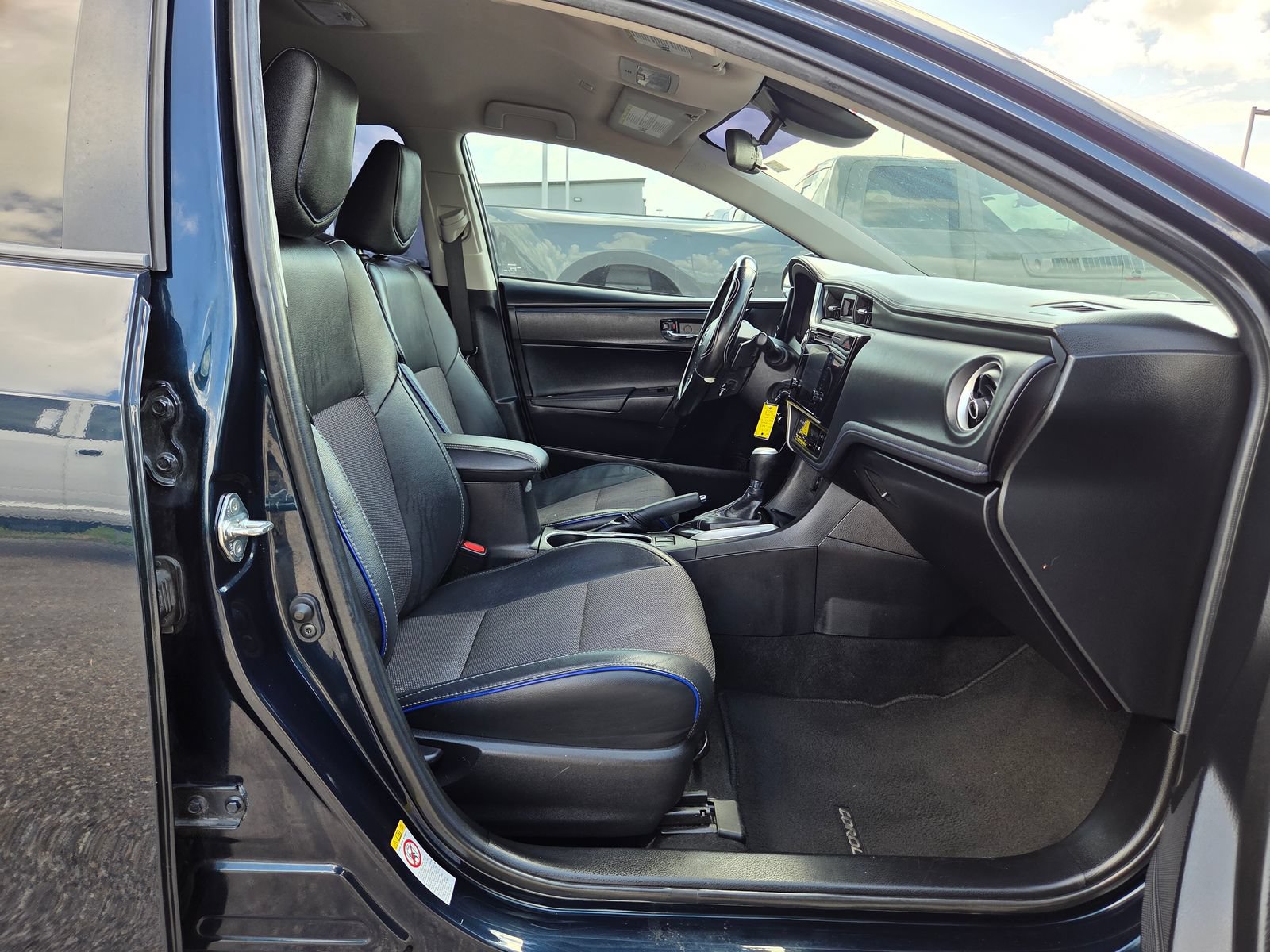 Used 2019 Toyota Corolla SE FWD image 19