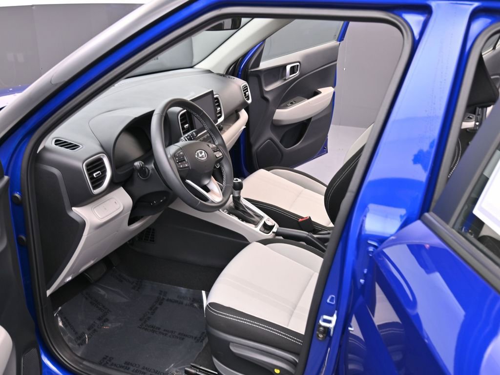 Certified 2025 Hyundai Venue SEL image 13