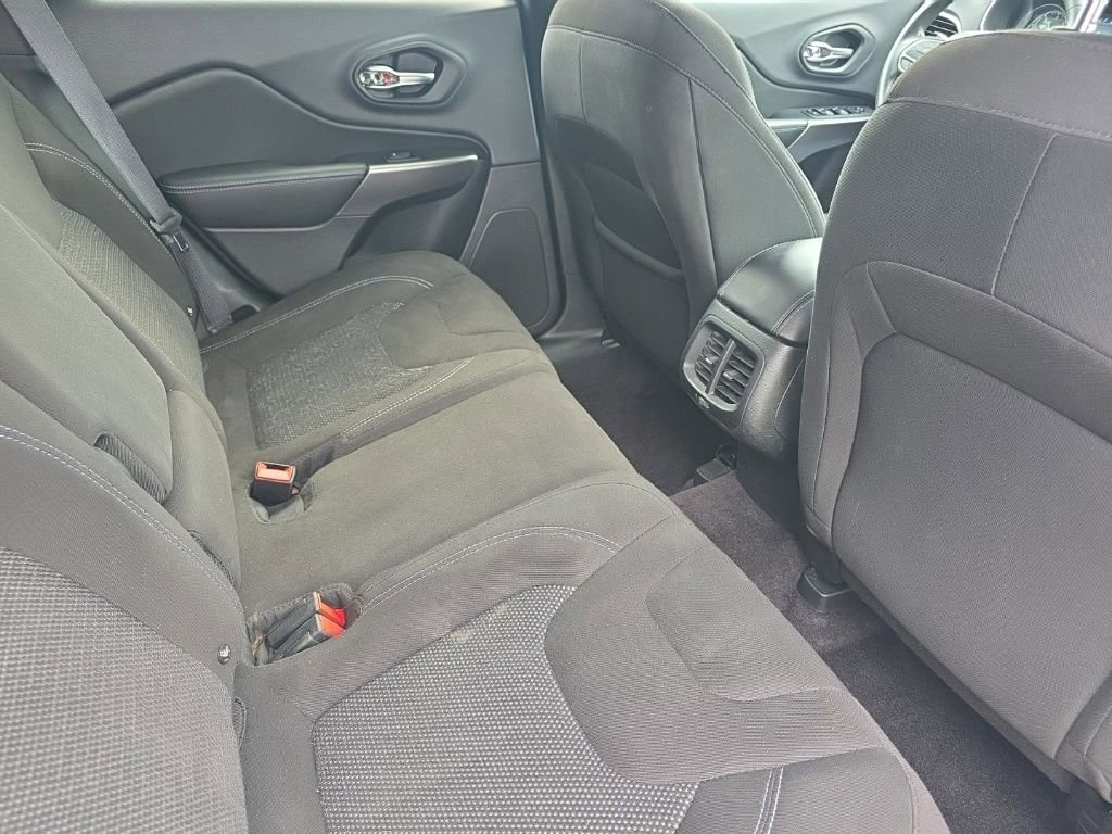 Used 2019 Jeep Cherokee Latitude w/ Popular Appearance Group image 15