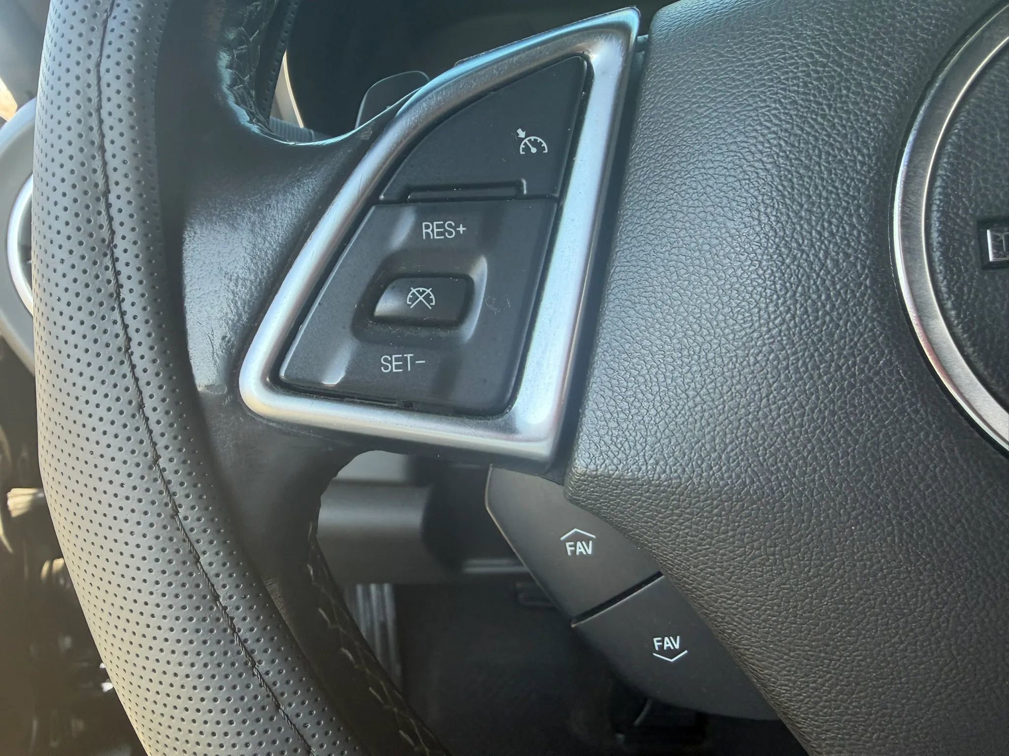 Used 2020 Chevrolet Camaro LT w/ RS Package image 18