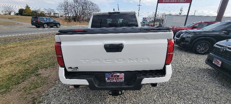 Used 2025 Toyota Tacoma TRD Off-Road image 4