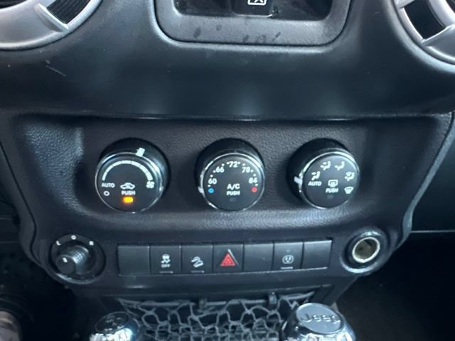 Used 2015 Jeep Wrangler Unlimited Rubicon AWD/4WD image 11