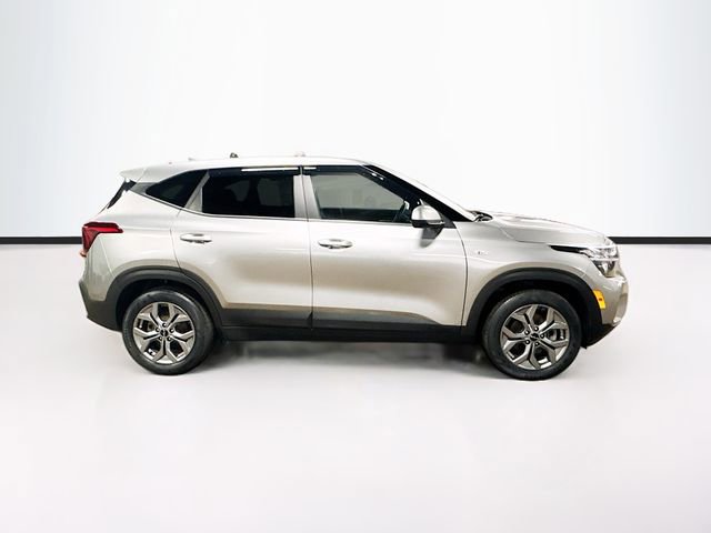 Used 2024 Kia Seltos LX AWD/4WD image 8