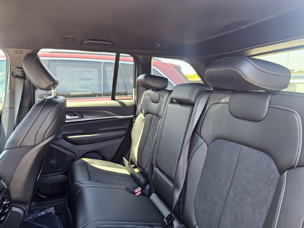 New 2026 Jeep Grand Cherokee Altitude RWD image 22