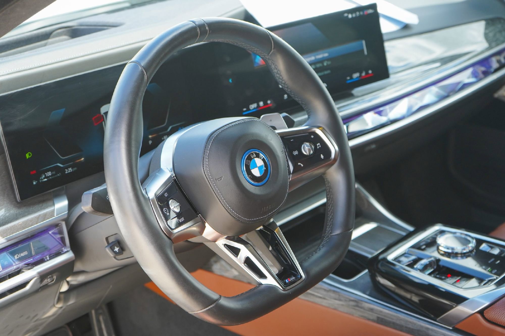 Used 2024 BMW 750e xDrive w/ Executive Package image 8