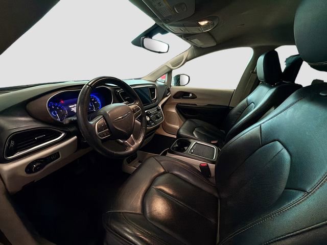Used 2017 Chrysler Pacifica Touring-L Plus image 19