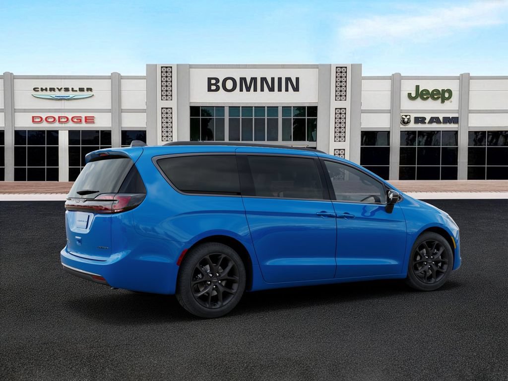 New 2027 Chrysler Pacifica Limited FWD image 4