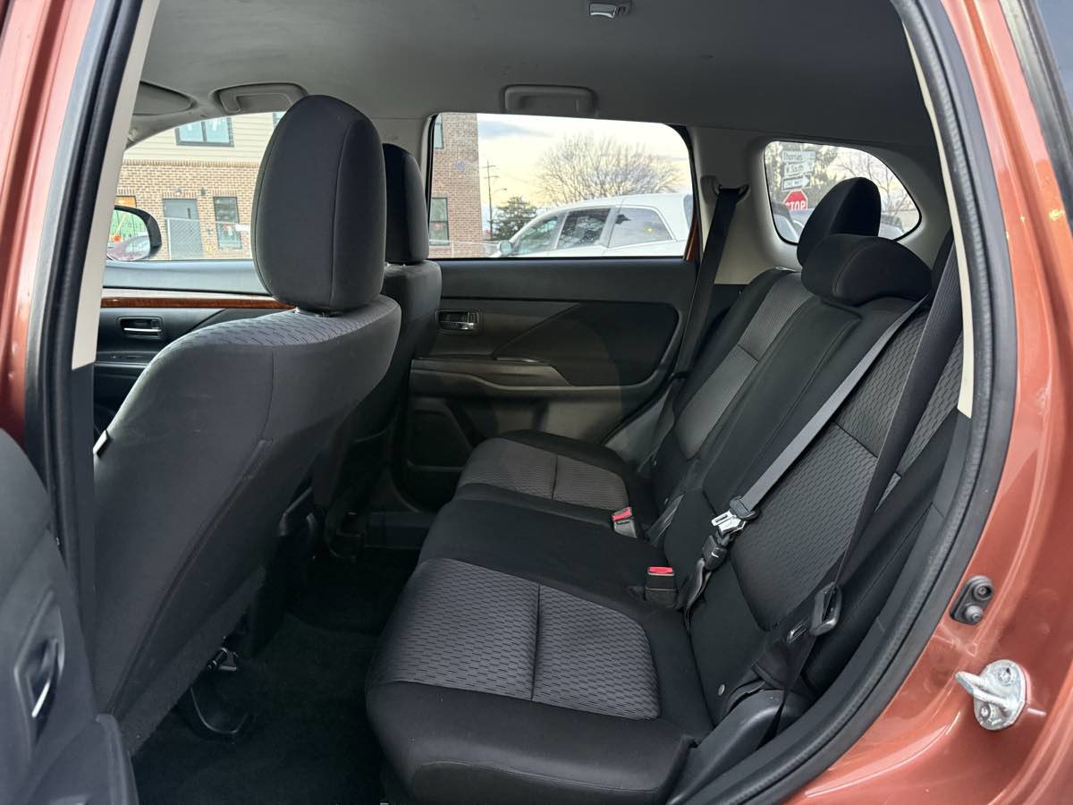 Used 2014 Mitsubishi Outlander GT image 11