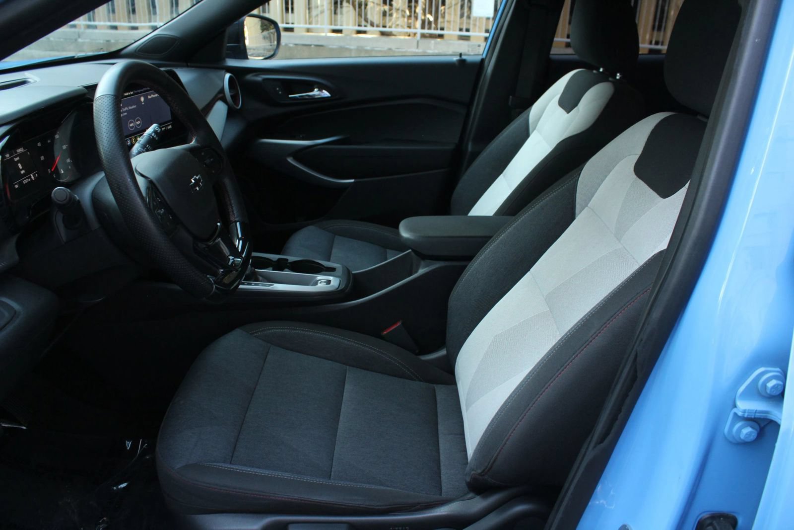 Used 2024 Chevrolet Trax RS FWD image 15