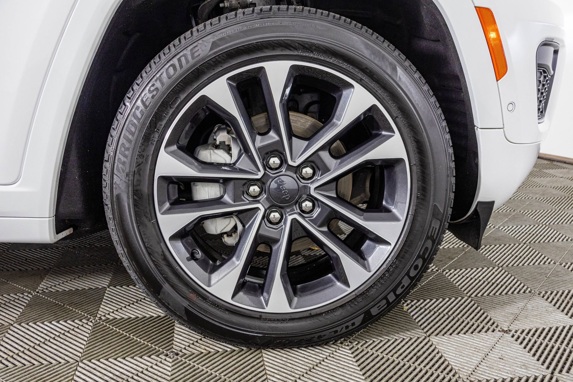 Used 2023 Jeep Grand Cherokee Overland w/ Adv Protech Group III image 50