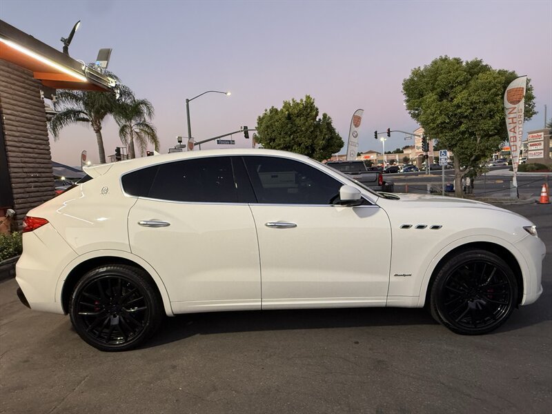 Used 2019 Maserati Levante GranSport AWD/4WD image 11
