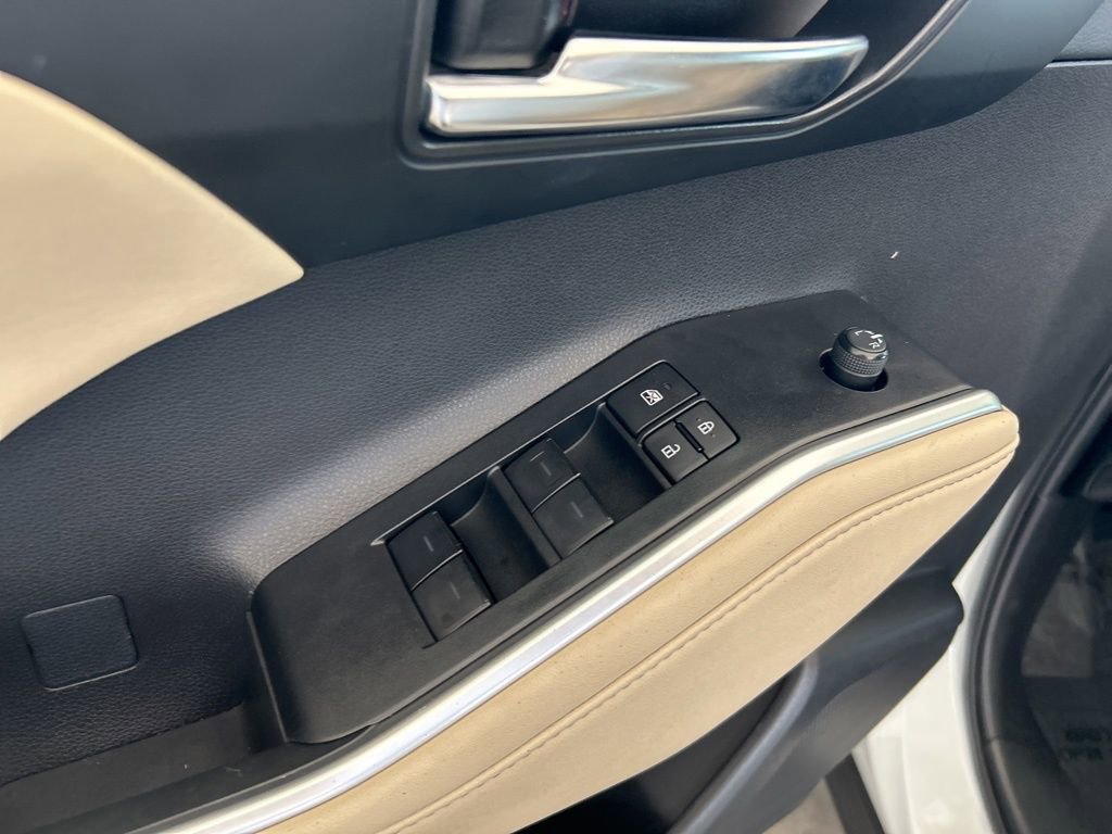 Used 2024 Toyota Highlander XLE AWD/4WD image 35