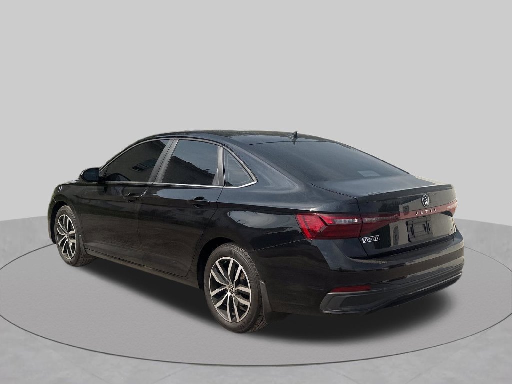 Used 2025 Volkswagen Jetta SE FWD image 32