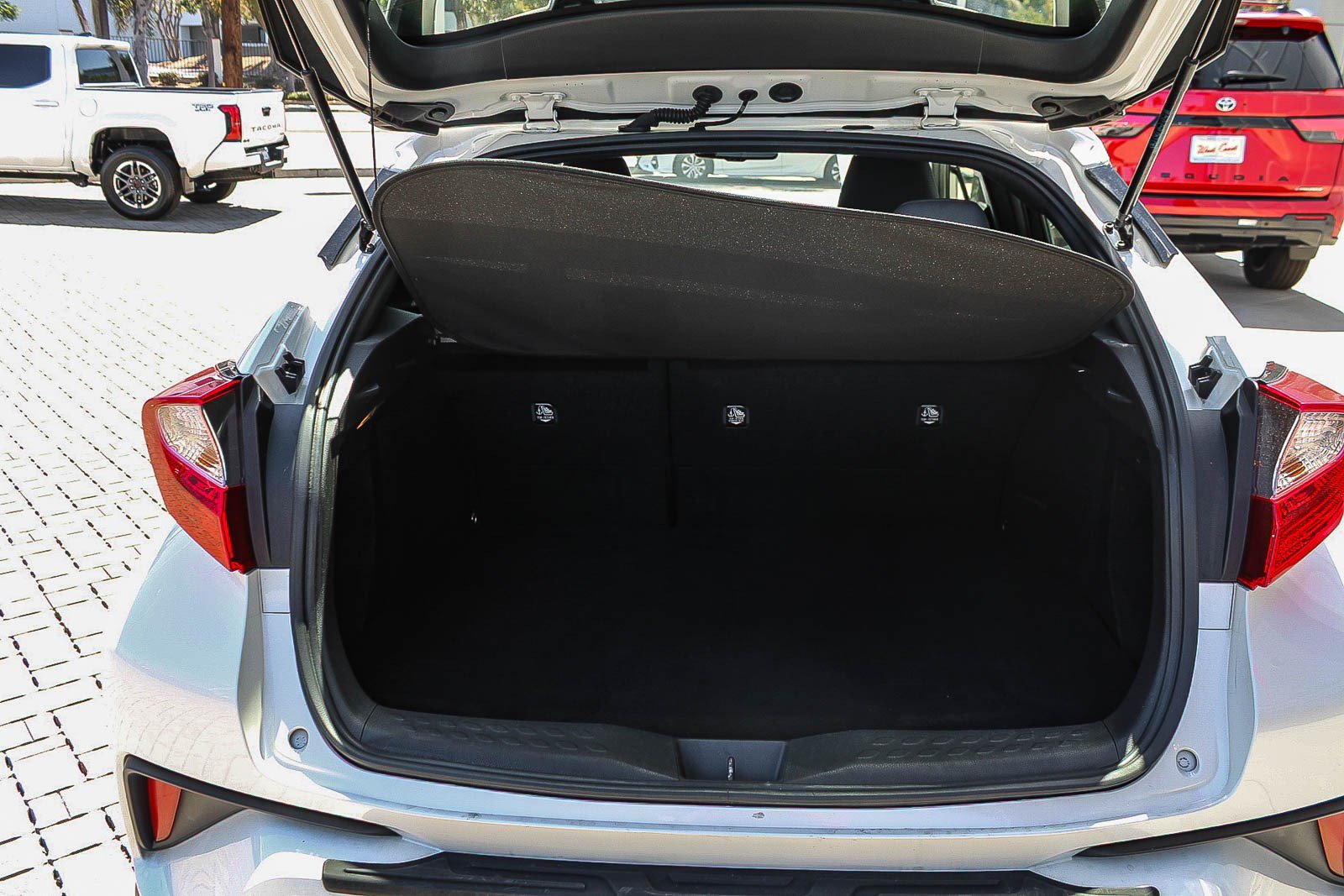 Certified 2019 Toyota C-HR XLE FWD image 27