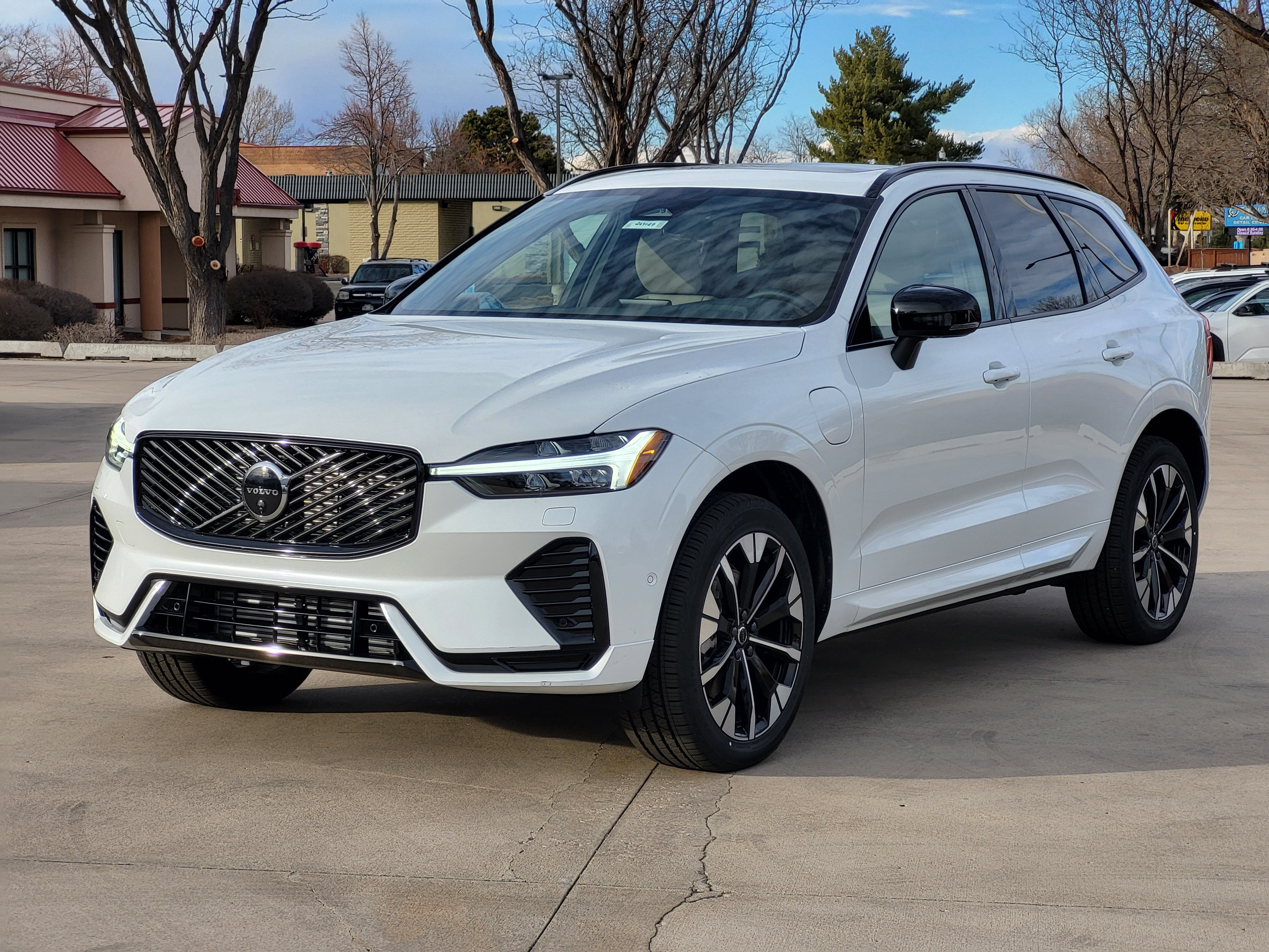 New 2026 Volvo XC60 T8 Plus w/ Climate Package AWD/4WD image 4