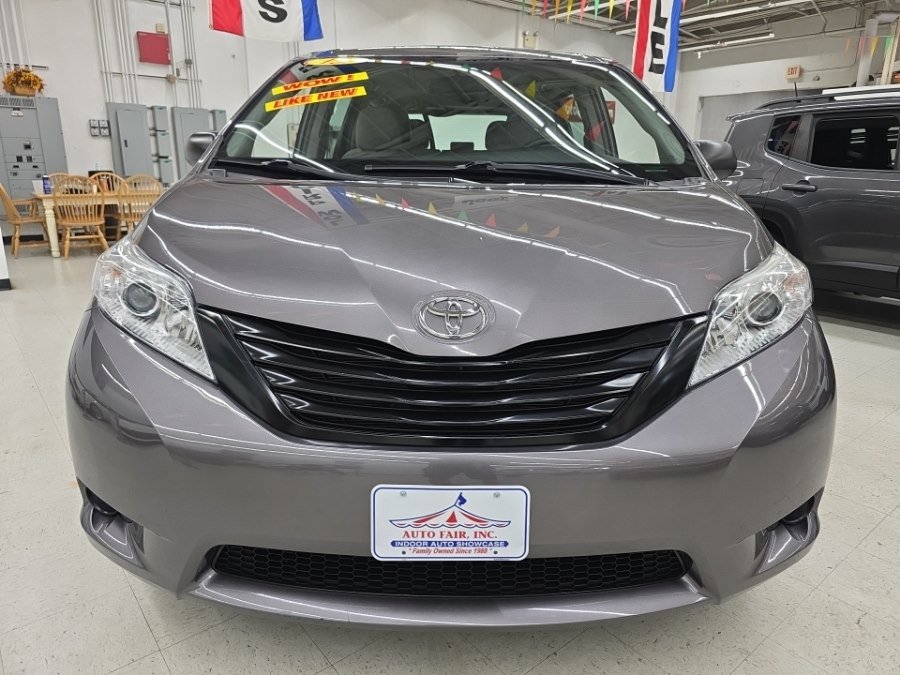Used 2015 Toyota Sienna L FWD image 2