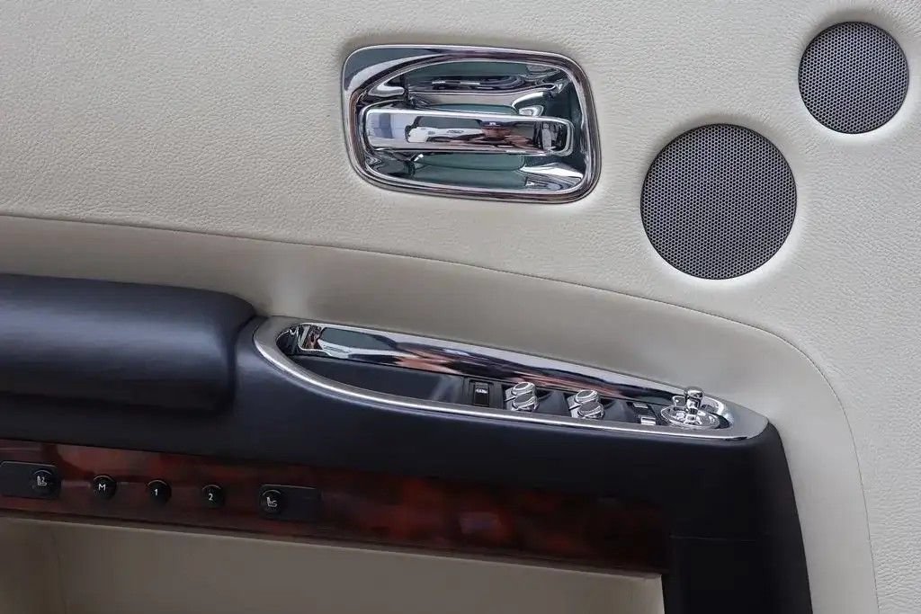Certified 2014 Rolls-Royce Ghost RWD image 20