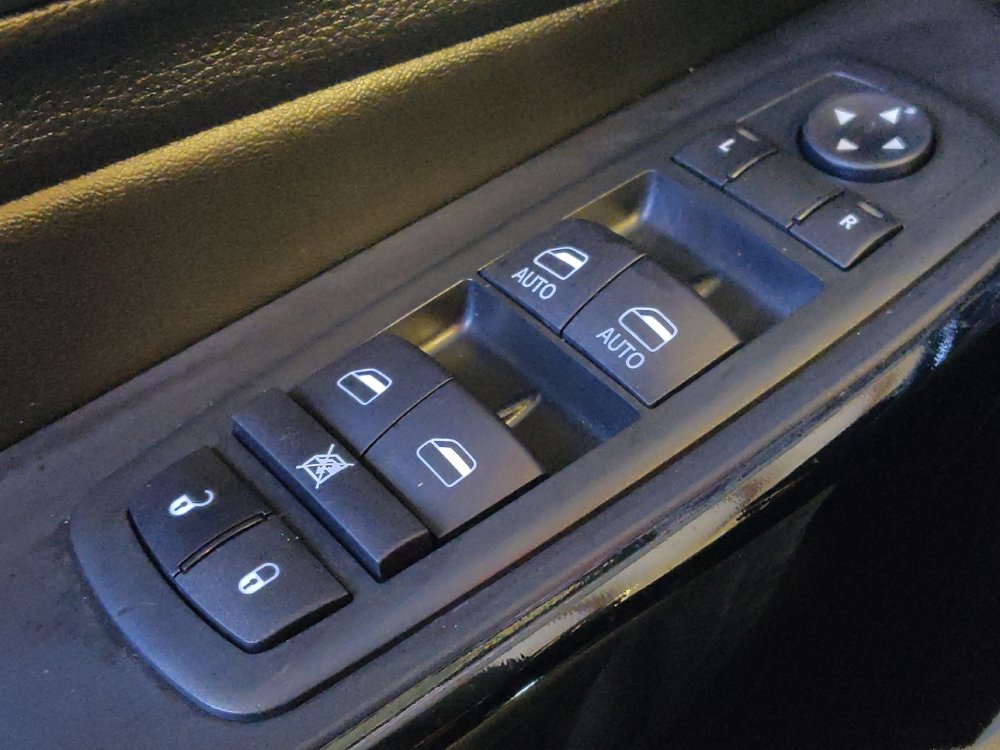 Used 2021 Jeep Cherokee Latitude Plus FWD image 27