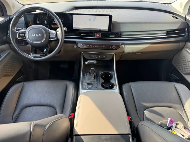 Used 2025 Kia Carnival FWD image 16