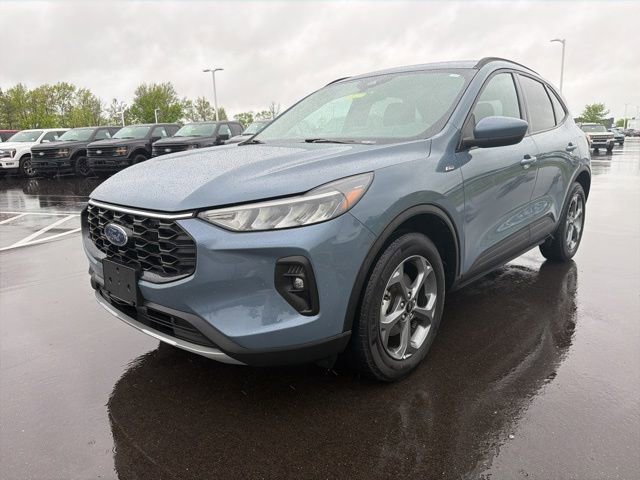 Used 2025 Ford Escape ST-Line Select AWD/4WD image 2
