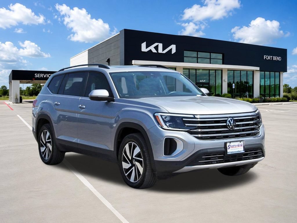 Used 2025 Volkswagen Atlas SE FWD image 3