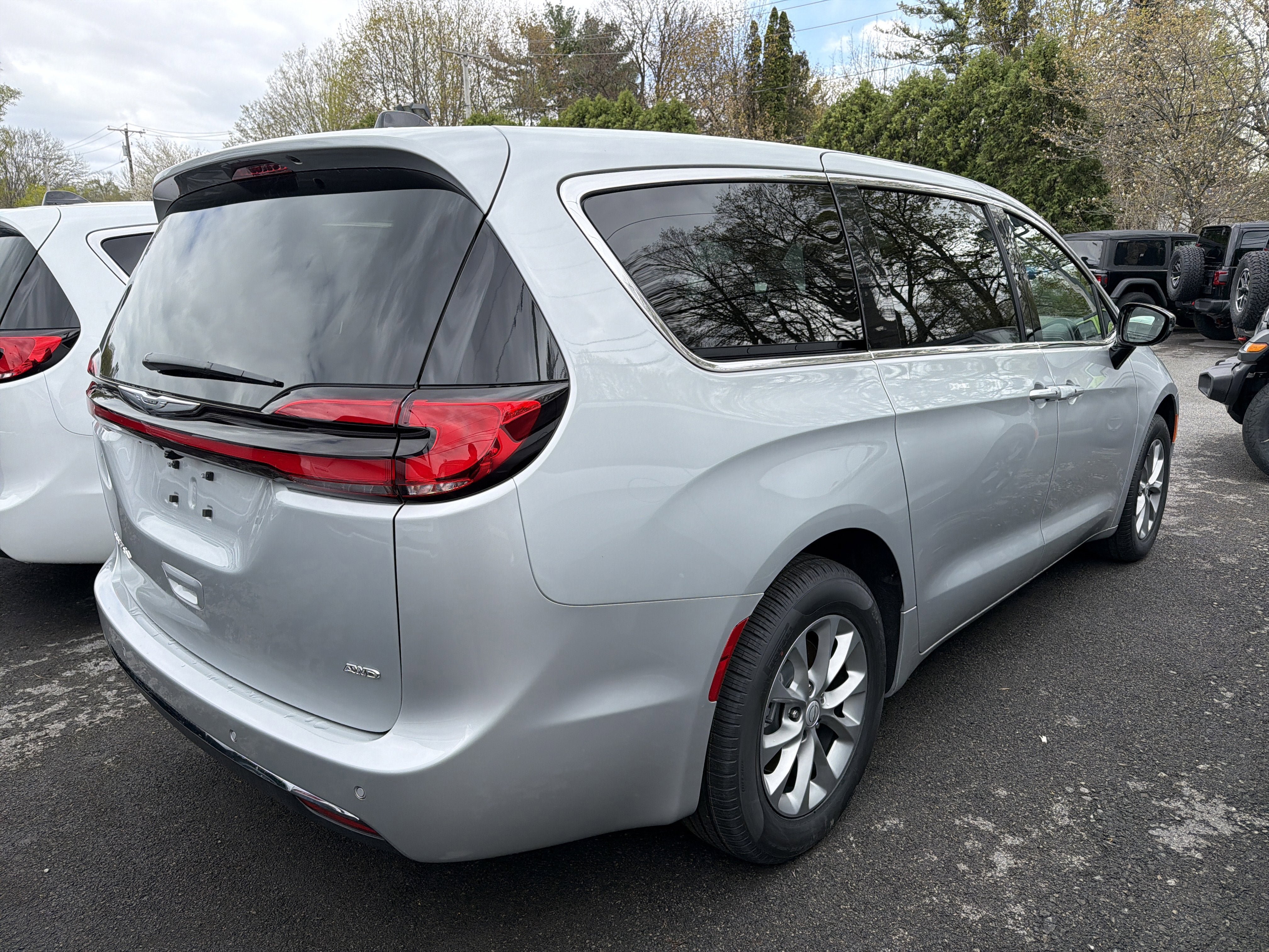 New 2026 Chrysler Pacifica Select AWD/4WD image 6