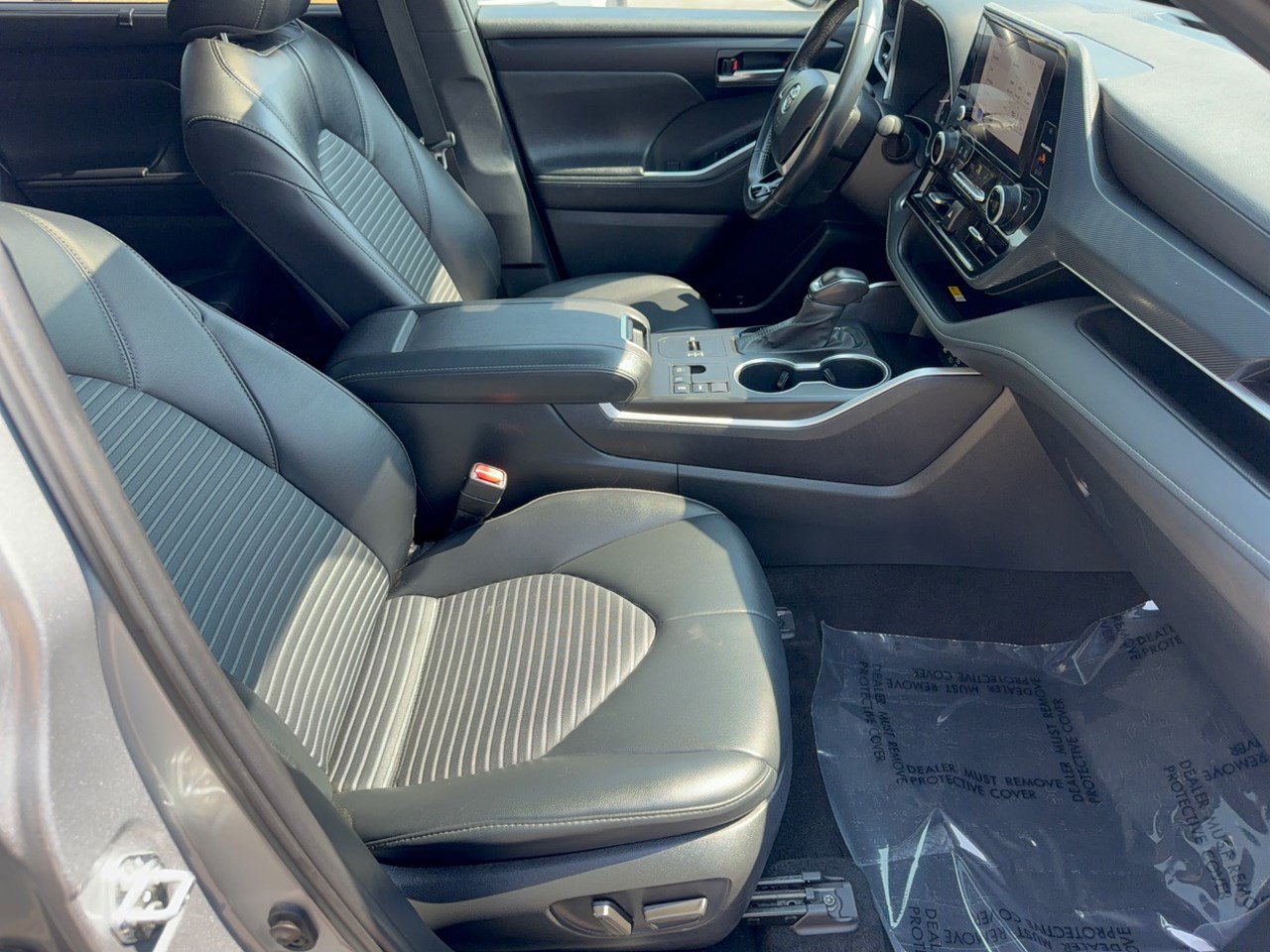 Used 2024 Toyota Highlander XSE FWD image 30